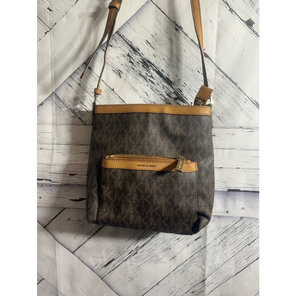 Michael Kors Morgan Leather Signature Crossbody with adjustable strap